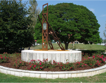 Escultura en acero corten homenaje a los mineros en La Camocha